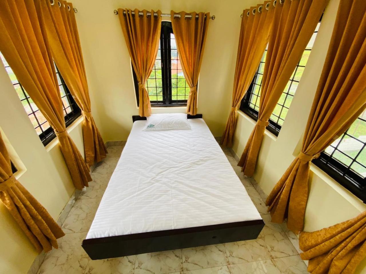 Bob Leisure Hotel Udagamandalam Exterior photo