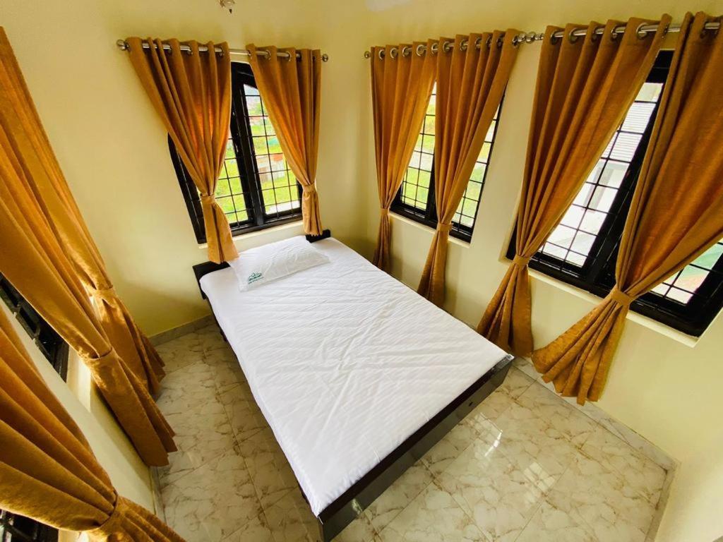 Bob Leisure Hotel Udagamandalam Exterior photo